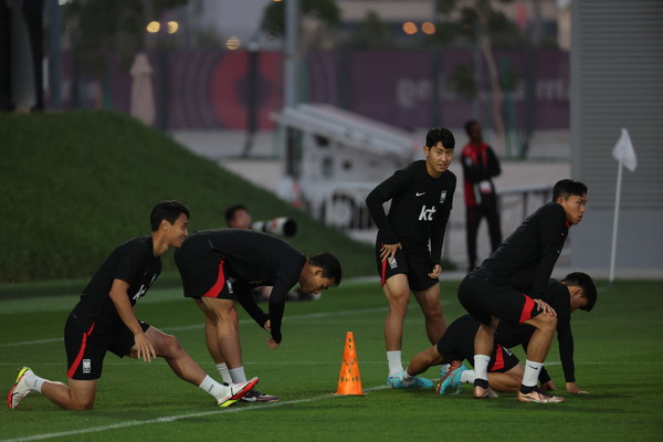 파울루 벤투 감독이 이끄는 대한민국 축구대표팀이 22일 오후(현지시간) 카타르 도하 알에글라 트레이닝센터에서 훈련을 하고 있다. [사진=뉴스1]