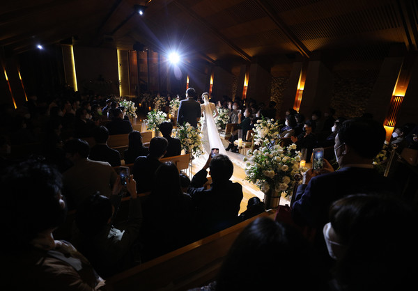 서울 한 예식장에서 결혼식이 진행되고 있다. [사진=뉴스1]