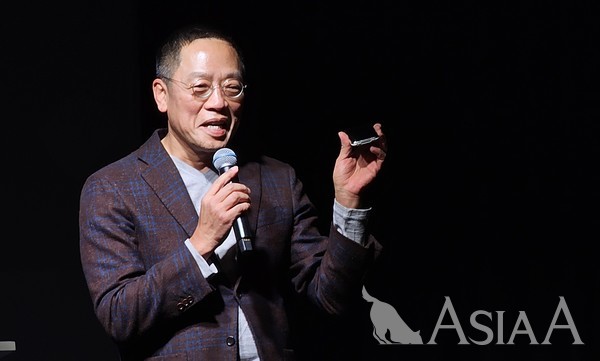 정태영 현대카드 부회장이 애플페이 도입에 관해 설명하고 있다. [사진=박대한 기자]