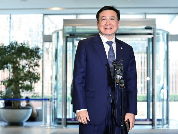 이찬희 삼성 준법감시위원회 위원장이 18일 오후 서울 서초구 삼성생명 사옥에서 열린 준범감시위원회 정례회의에 참석하고 있다. [사진=뉴스1]