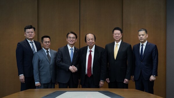 정준호 대표이사(왼쪽에서 세번째), 마야파다그룹 Tahir회장(왼쪽에서 네번째) [사진=SK증권]