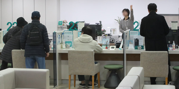 서울의 한 시중은행 창구 모습 [사진=뉴스1]