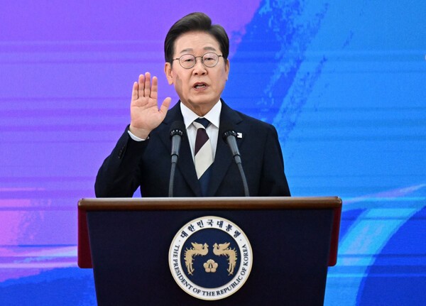 이재명 대통령이 4일 오전 서울 여의도 국회에서 제21대 대통령 취임선서를 하고 있다. [사진=뉴스1]