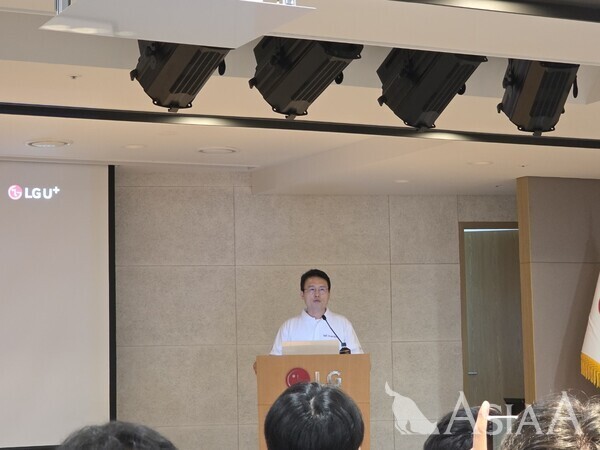 전병기 LG유플러스 AX기술그룹장이 26일 LG서울역빌딩에서 진행된 기자간담회에서 발표하고 있다. [사진=이준호 기자]