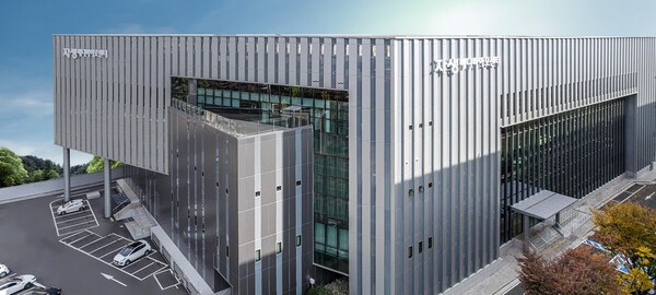 2025년 한국리모델링건축대전 준공부문 대상을 수상한 '자생 메디바이오센터' 전경 [사진=한화 건설부문]