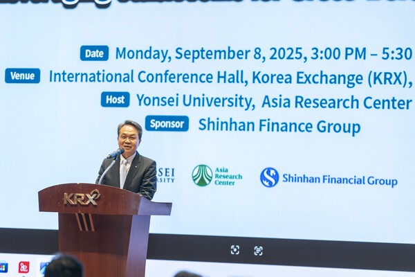 이날 행사에 참석한 진옥동 신한금융그룹 회장이 축사를 전하고 있다. [사진=신한금융그룹]