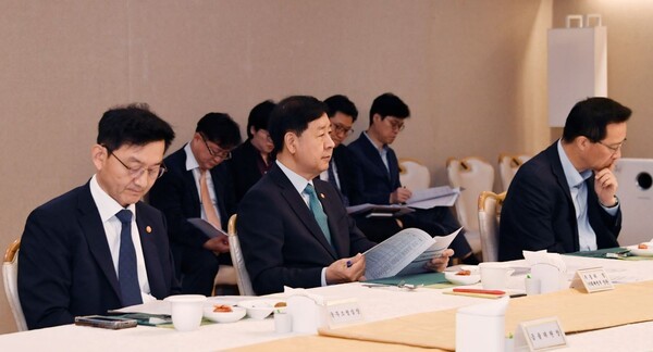 구윤철 경제부총리 겸 기획재정부 장관이 지난 15일 오전 서울 종로구 정부서울청사에서 열린 '부동산관계장관회의'에서 모두발언을 하고 있다. [사진 = 뉴스1]