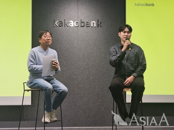 카뱅 신용리스크모델링 모형기획팀 김세준 매니저(오른쪽)가 지난 29일 서울 여의도 파크원 타워2에서 진행된 카뱅커넥트에서 카뱅 스코어에 대해 설명하고 있다. [사진=김충현 기자]