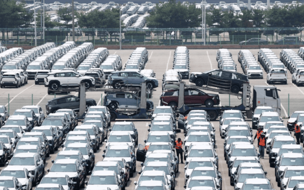 경기 평택시 포승읍 평택항에 수출용 차량들이 세워져 있는 모습. 사진=뉴스1