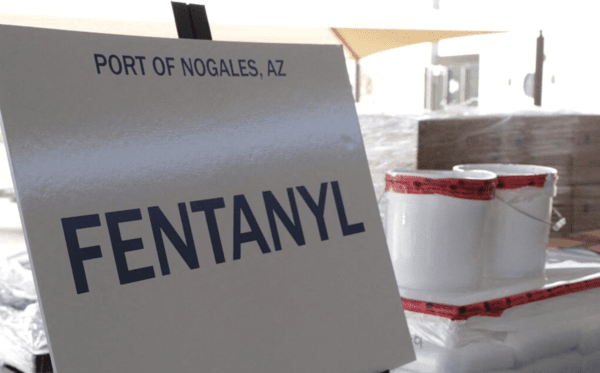 중국은 합성 마약 펜타닐의 원료로 쓰이는 전구체 화학물질을 미국 등으로 수출할 때 허가를 받도록 하는 조치를 시행한다고 10일 밝혔다. 중국 상무부는 이날 '특정 국가(지역)로의 전구체 화학물질 수출에 관한 잠정 관리 규정'에 따라 상무부, 공안부, 응급관리부, 세관총서, 국가약품감독관리국은 '특정 국가로의 전구체 화학물질 수출 관리 목적'과 '특정 국가 목록'을 조정한다고 발표했다. 사진=뉴스1