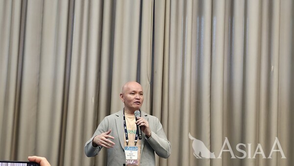 야노 케이이치 엔티엔트 대표가 13일 지스타 2025 현장에서 진행된 미디어 간담회에서 질문에 답하고 있다. [사진=이준호 기자]