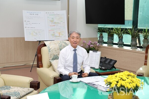 18일 오전 9시 30분 인천 계양구청장실서 윤환 구청장 인터뷰를 진행했다. [사진=민영원 기자]