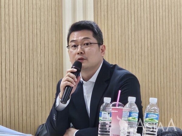 ​25일 공정거래조정원 대회의실에서 열린 상조 2차 간담회에서 상조업계 관계자들이 발표에 집중하고 있다. [사진=김충현 기자]25일 공정거래조정원 대회의실에서 열린 상조 2차 간담회에서 배문성 공정거래위원회 특수거래정책과장이 발언을 하고 있다. [사진=김충현 기자]