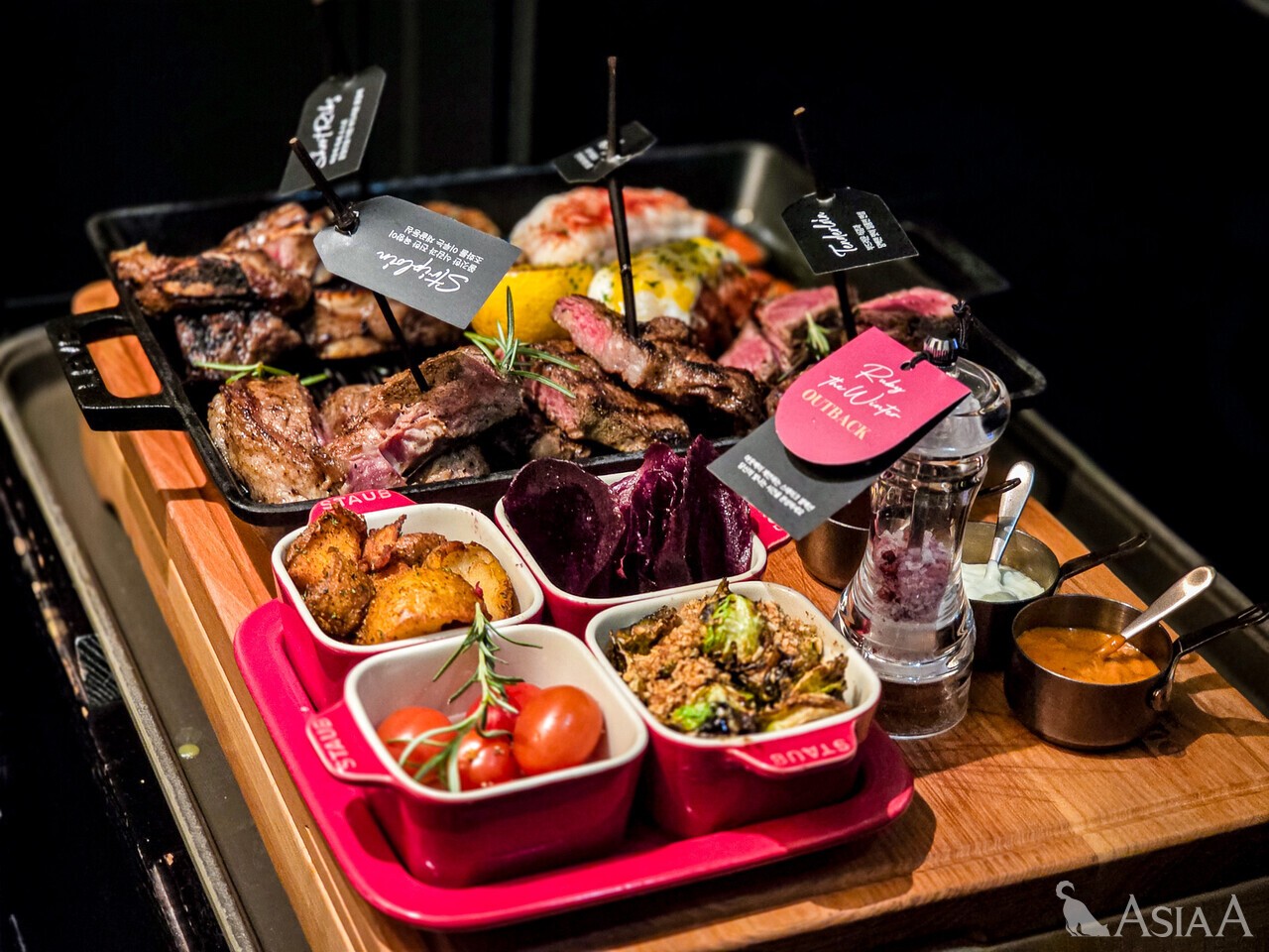 A 현장] 루비빛 연말 식탁...송년객 잡은 아웃백 프리미엄 메뉴는 < 유통 < 유통·서비스 < 기사본문 - 아시아에이